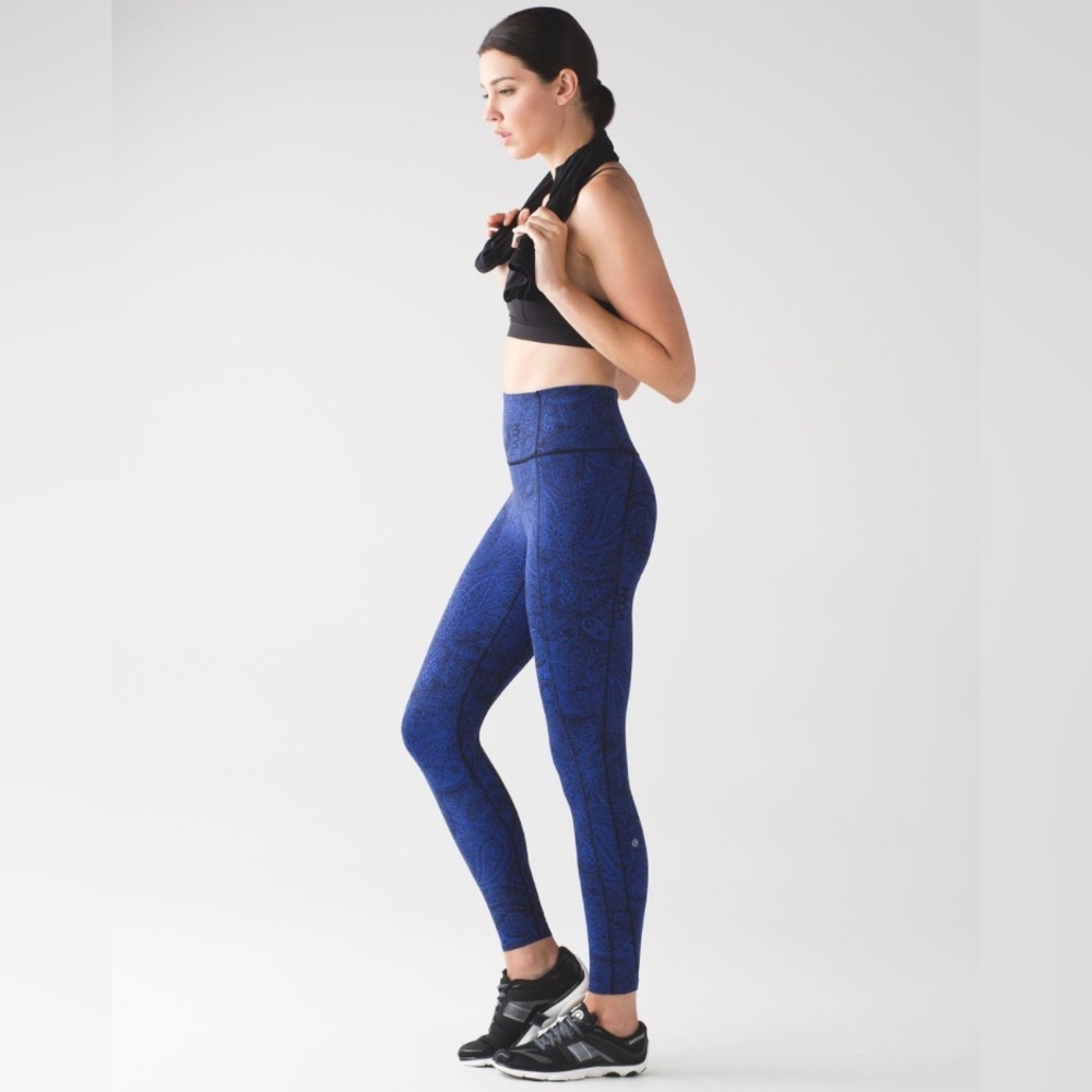 Lululemon Like Nothing 7/8 Tight Antique Paisley Sapphire Blue Black 4 
24" insm